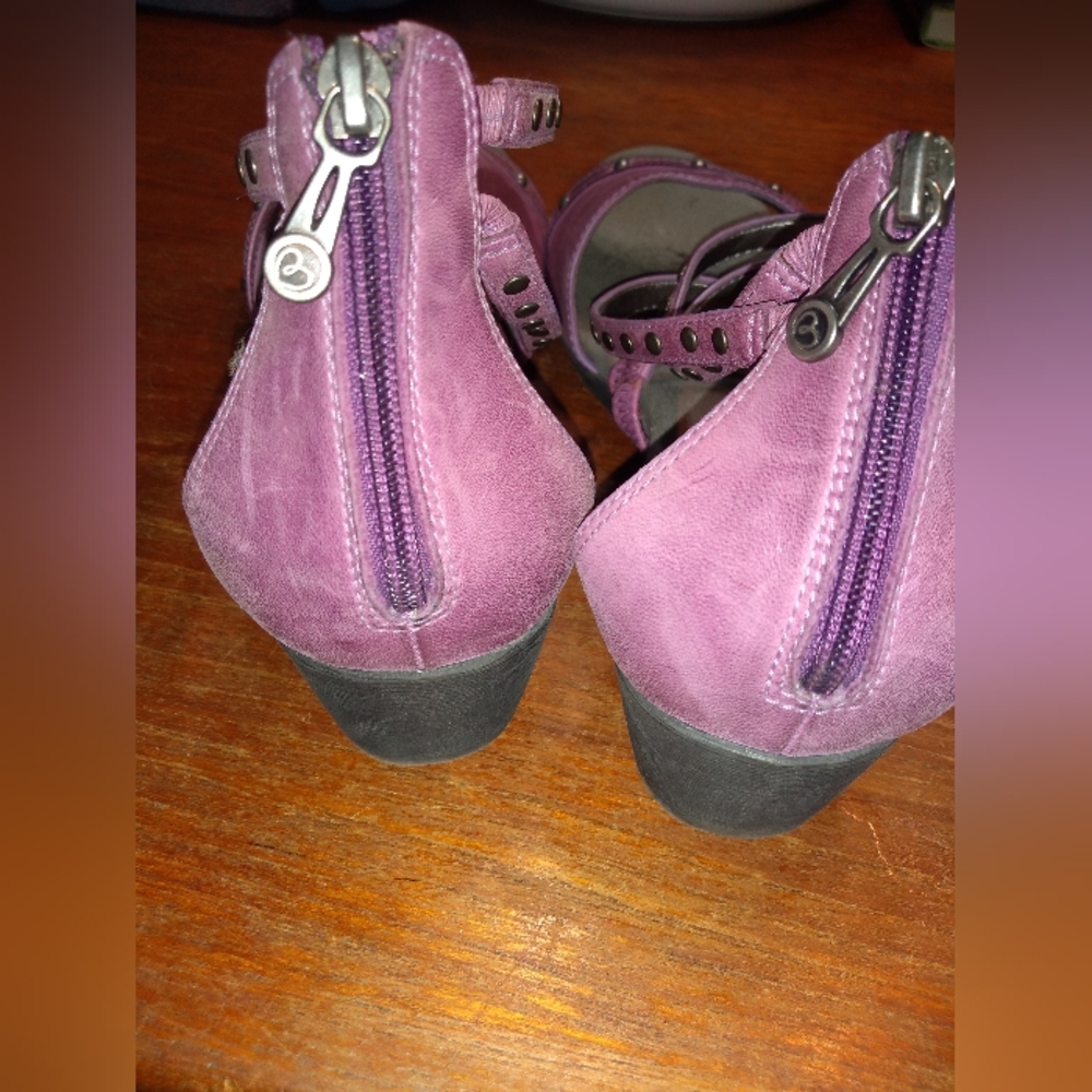 Blondo Purple Strappy Leather Sandals, Size 8W, Zippered Backs, Studded … - Picture 3 of 12